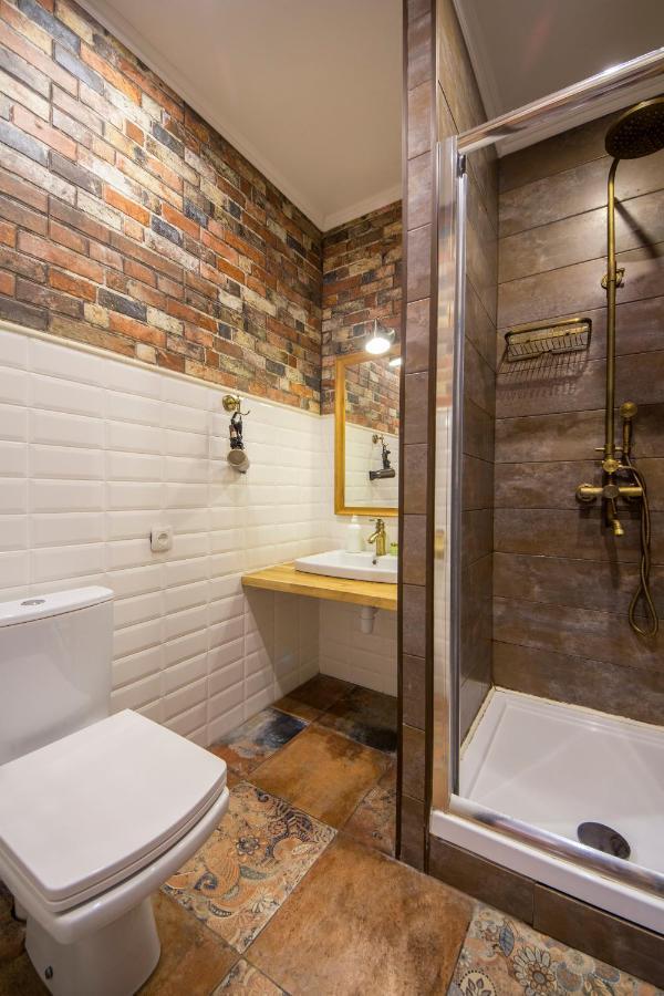 Self Check-In Apartments Near Landscape Alley Kyiv Exterior photo